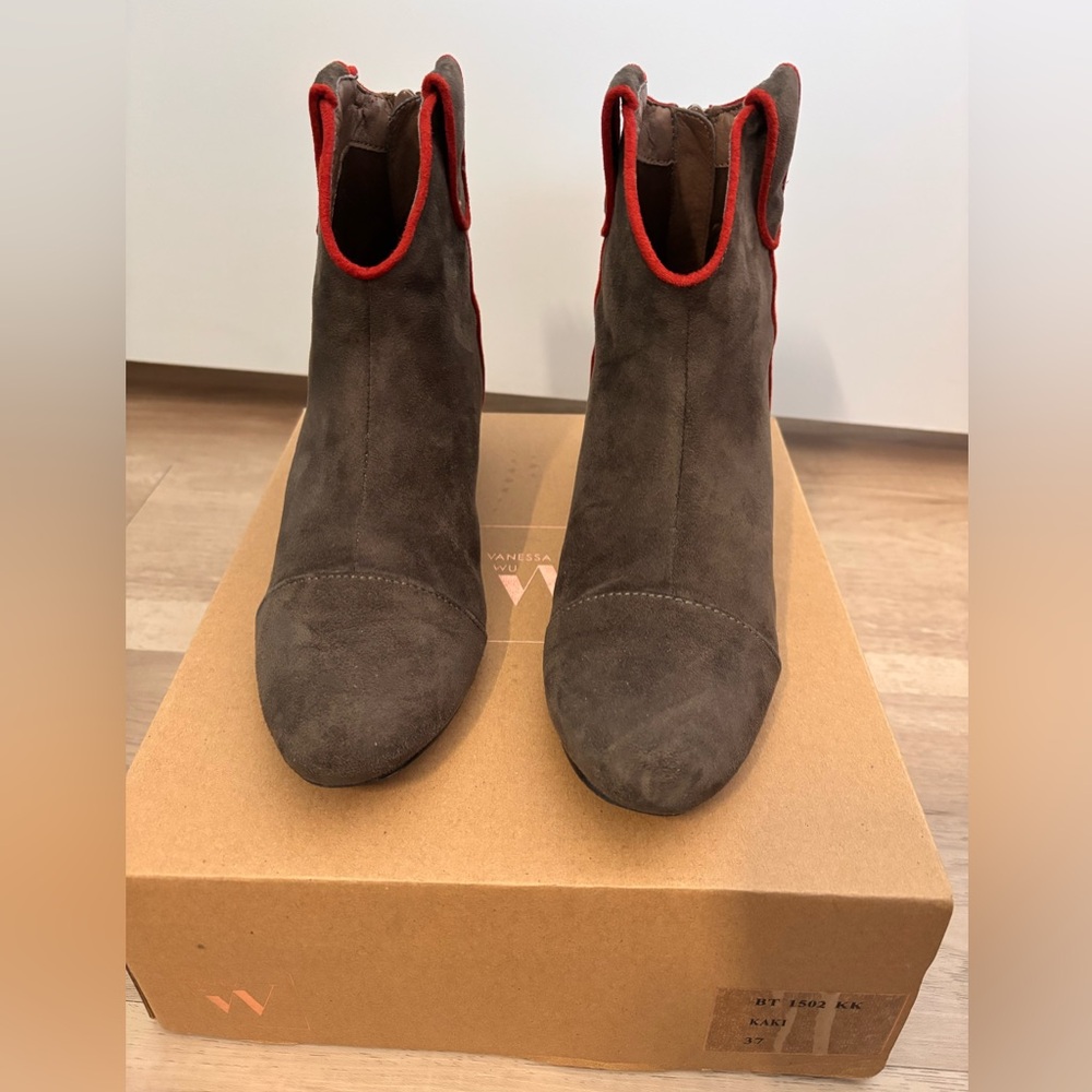 Anthropologie Vanessa Wu
Stylish Suede Taupe, Gray and Coral
Ankle Boots